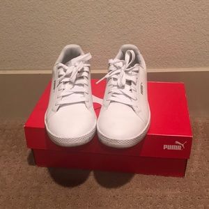 White puma sneakers